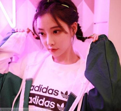 馮提莫最新爆料圖片高清,揭秘網紅背后的真實生活